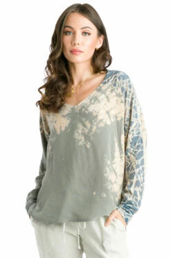 Long Sleeve V-Neck Pullover